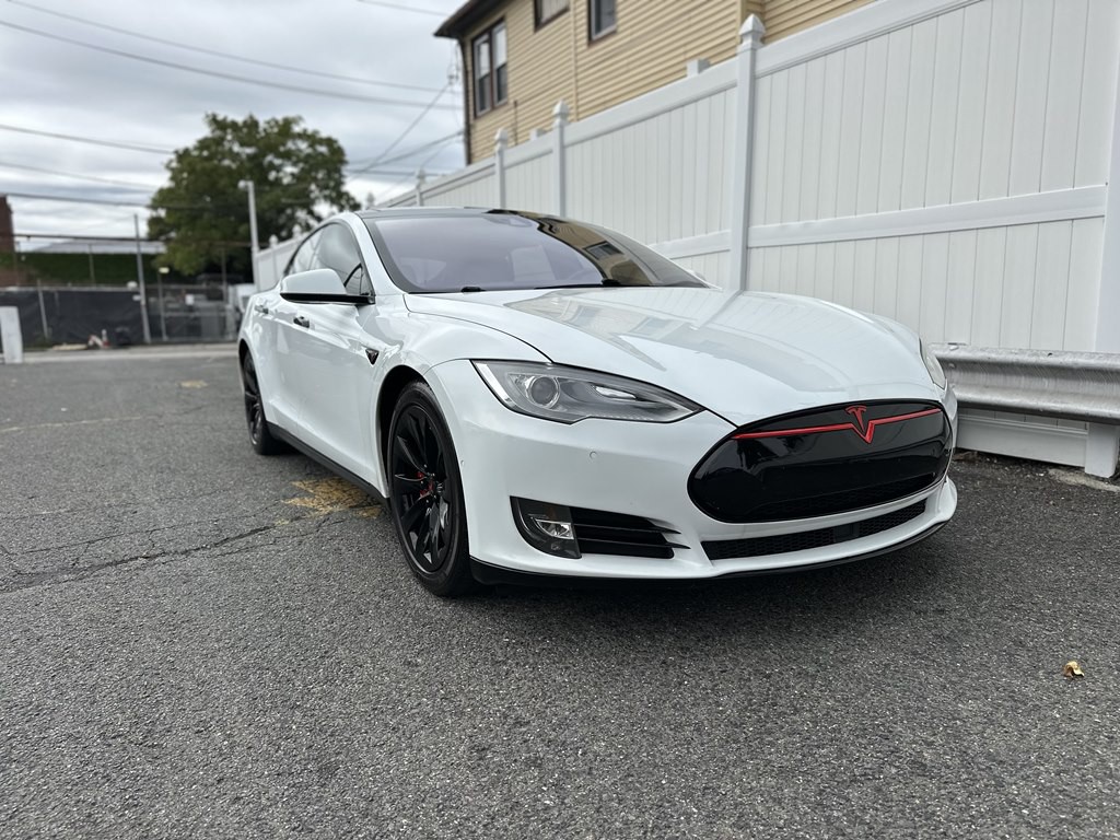 2015 Tesla Model S Image 3