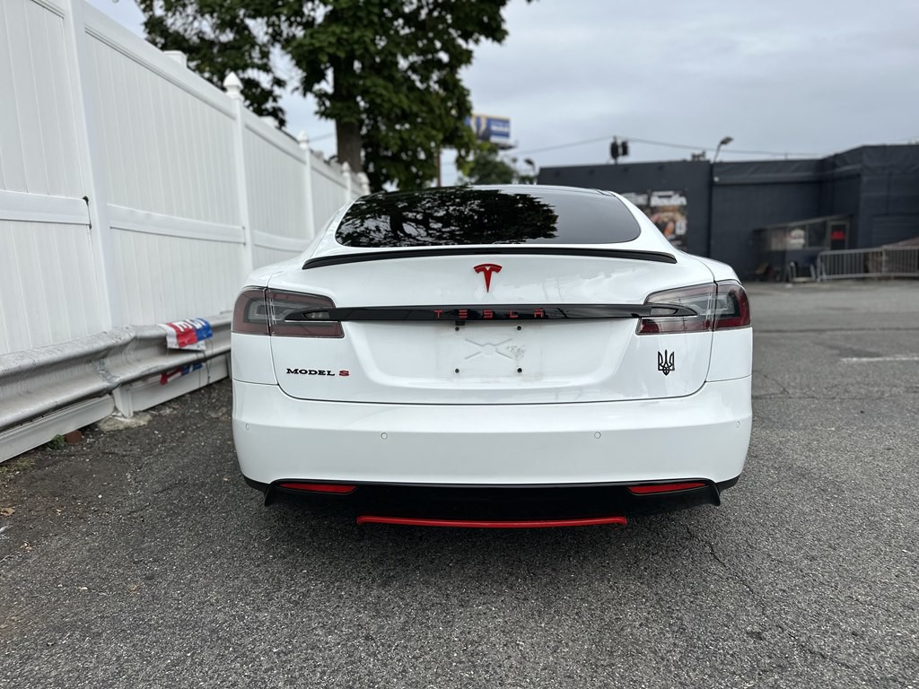 2015 Tesla Model S Image 6