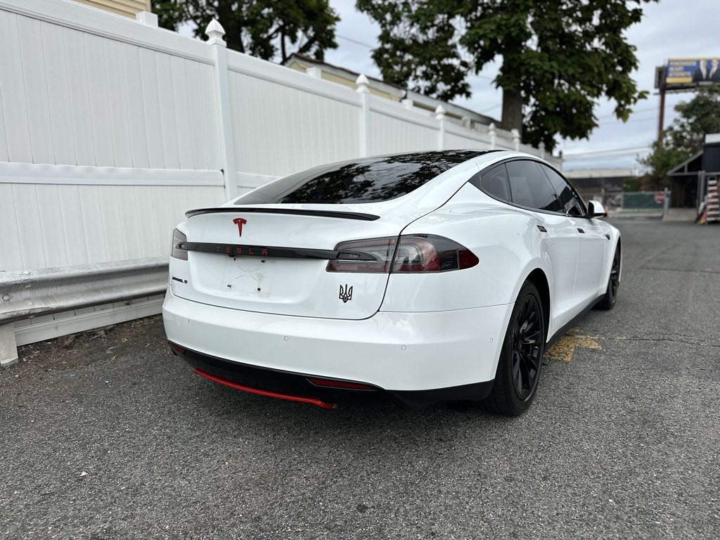 2015 Tesla Model S Image 7