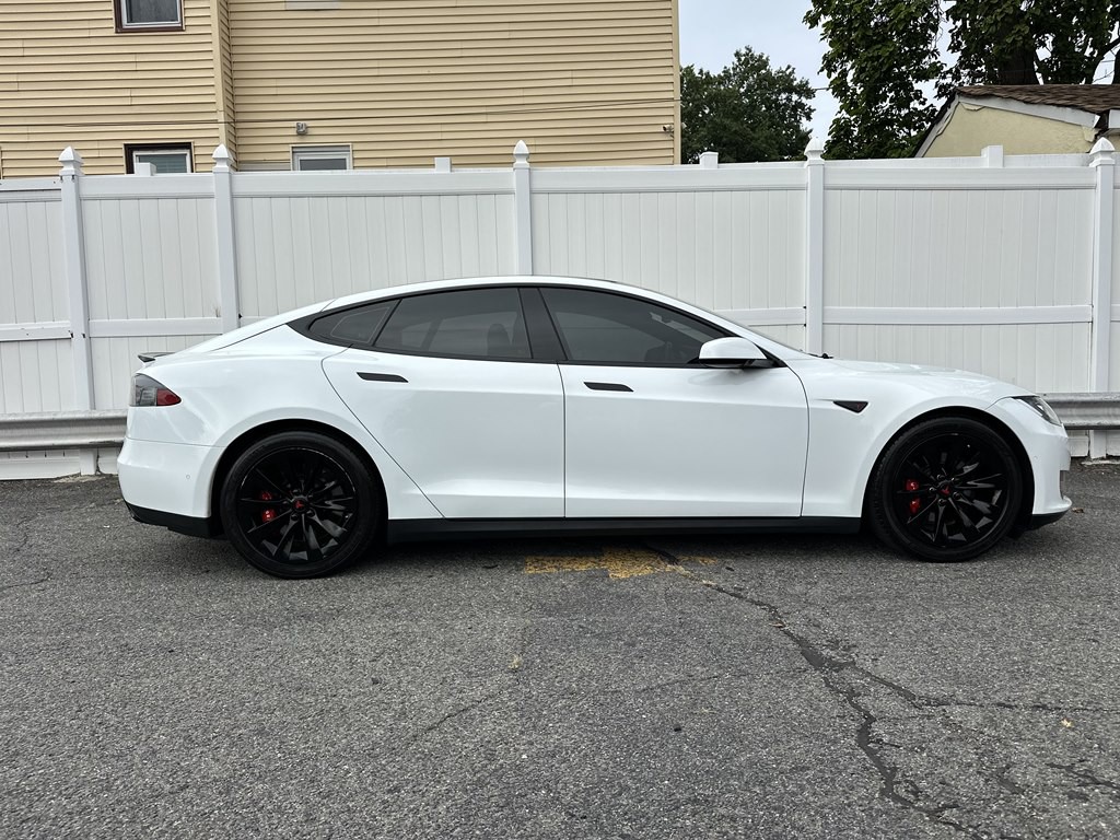 2015 Tesla Model S Image 8