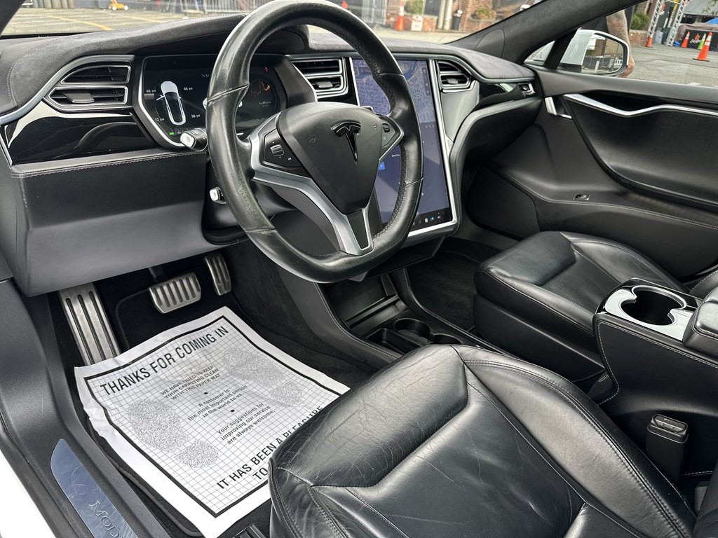 2015 Tesla Model S Image 10