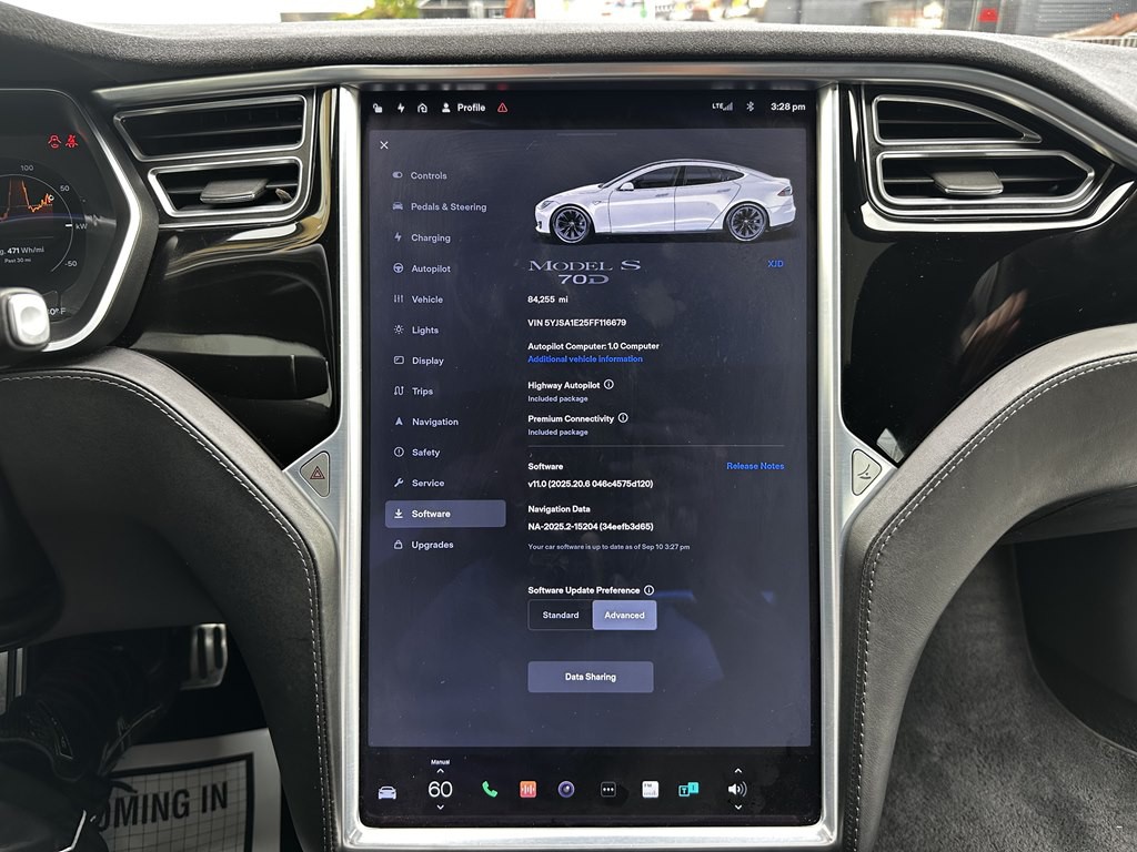 2015 Tesla Model S Image 11