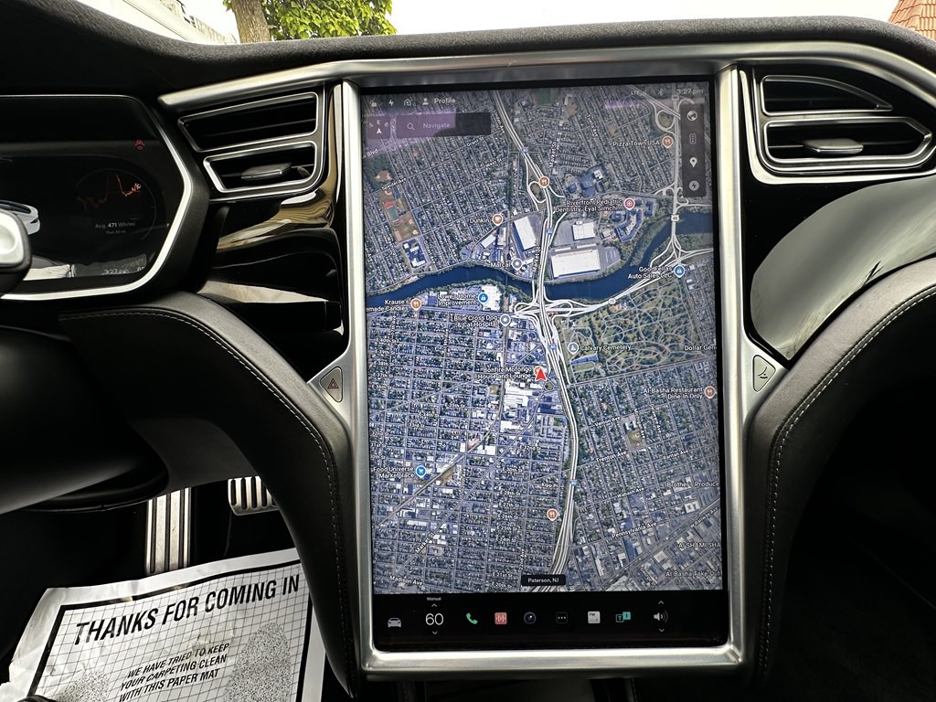 2015 Tesla Model S Image 12