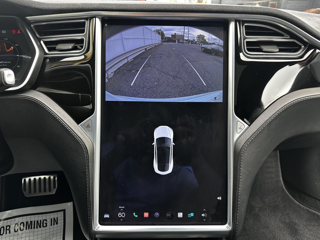 2015 Tesla Model S Image 13