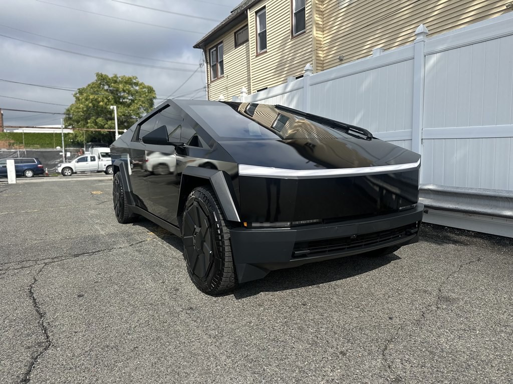 2024 Tesla Cybertruck Image 3