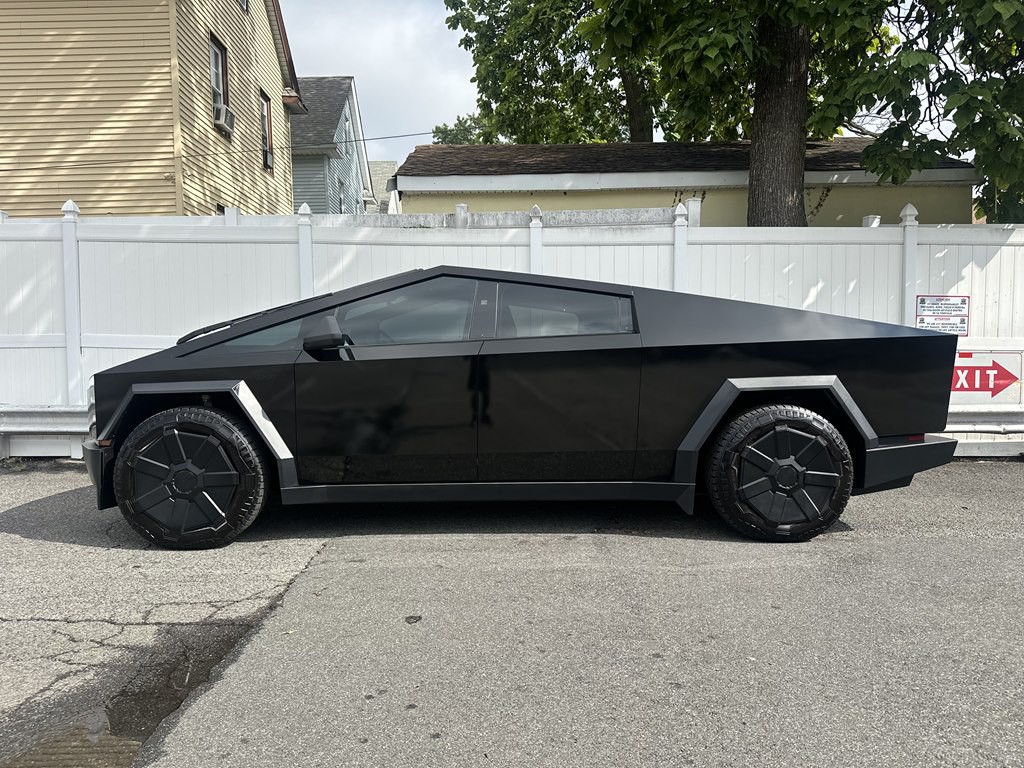 2024 Tesla Cybertruck Image 4