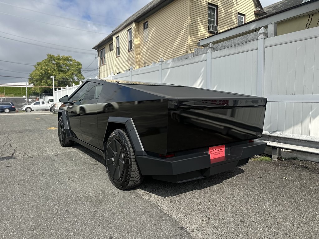2024 Tesla Cybertruck Image 5