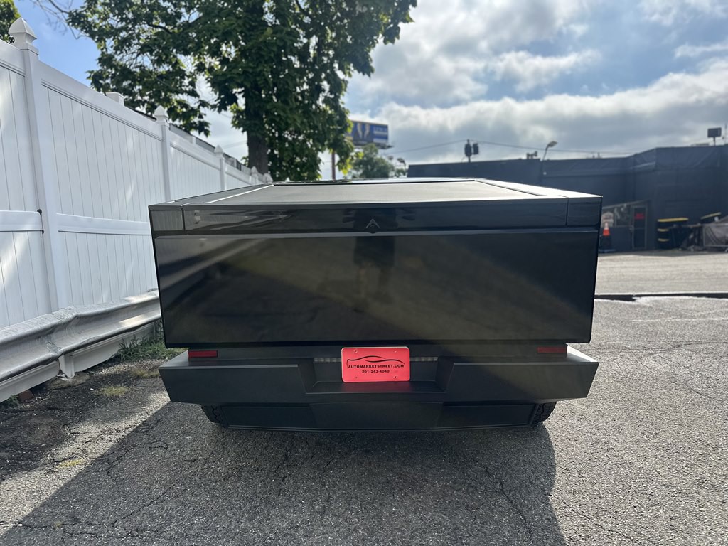 2024 Tesla Cybertruck Image 6