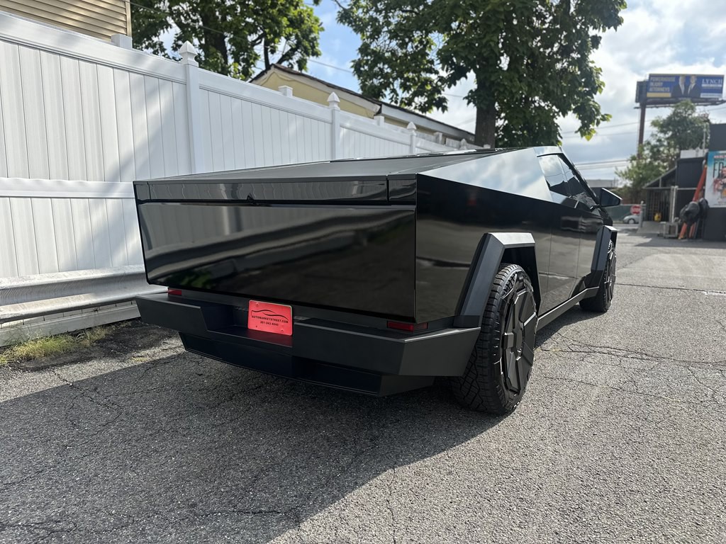 2024 Tesla Cybertruck Image 7