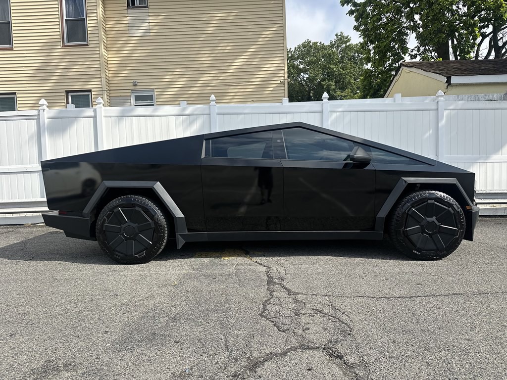 2024 Tesla Cybertruck Image 8
