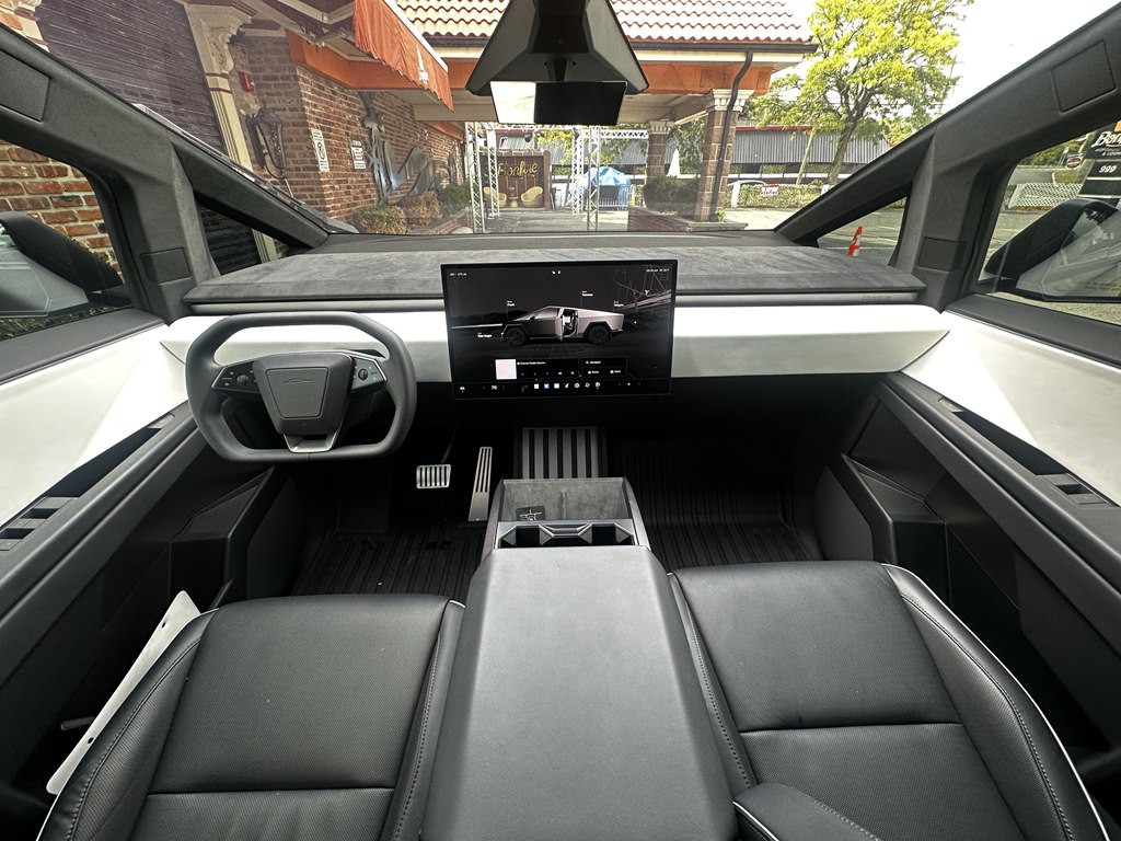 2024 Tesla Cybertruck Image 10