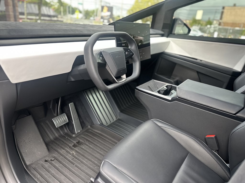2024 Tesla Cybertruck Image 11