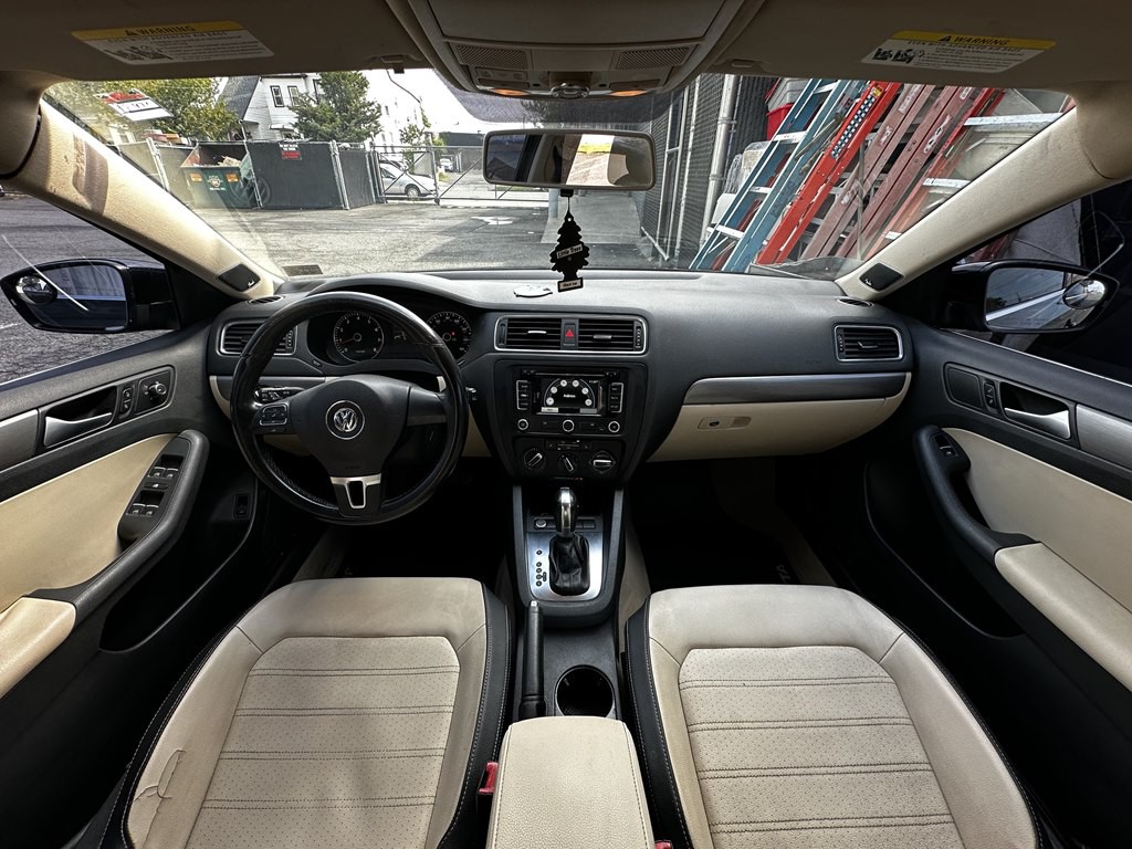 2013 Volkswagen Jetta Image 9