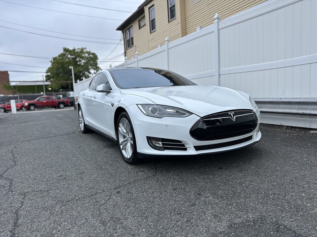 2014 Tesla Model S Image 3