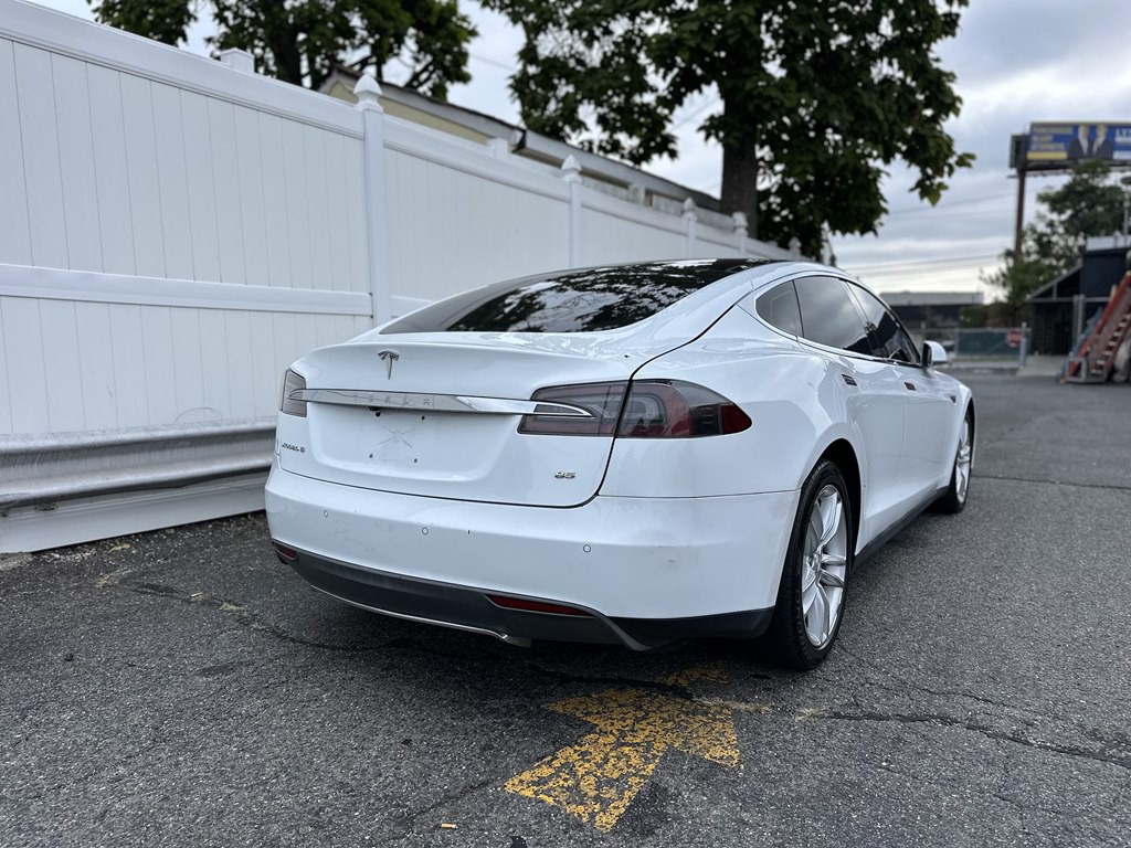 2014 Tesla Model S Image 7