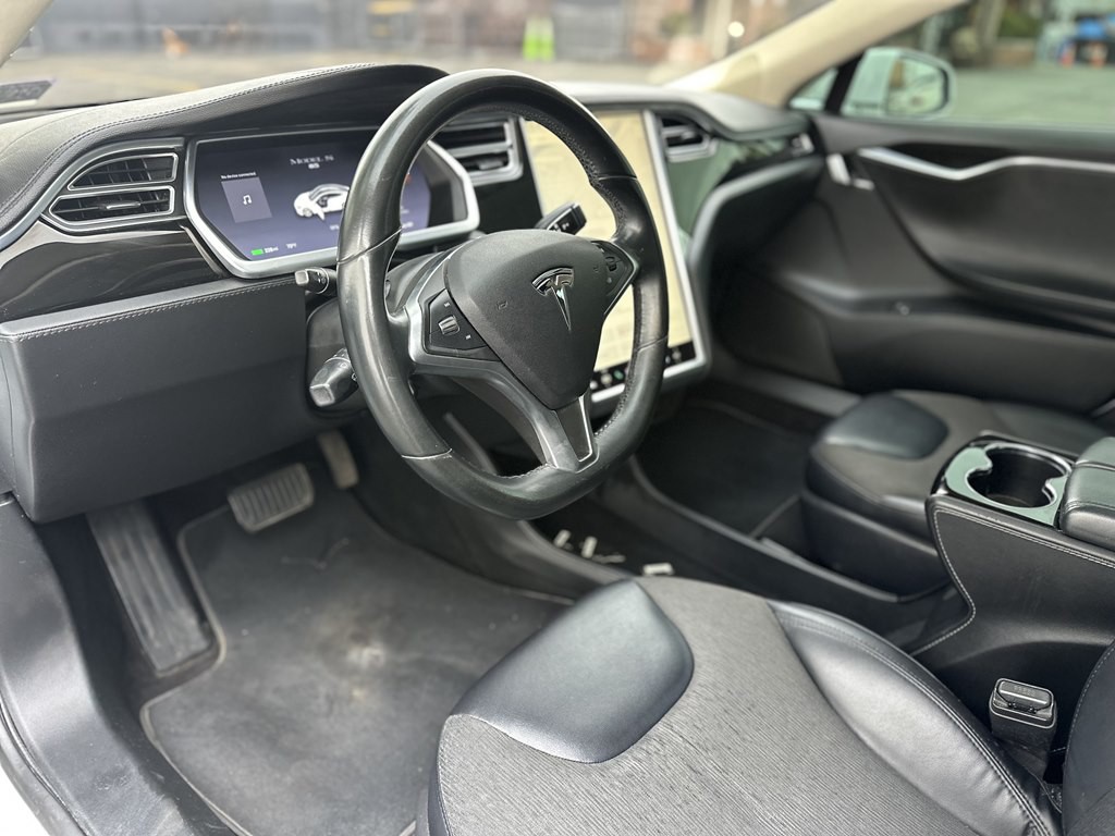 2014 Tesla Model S Image 10