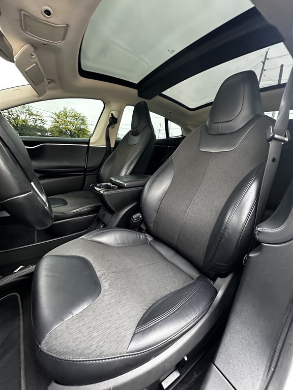 2014 Tesla Model S Image 14