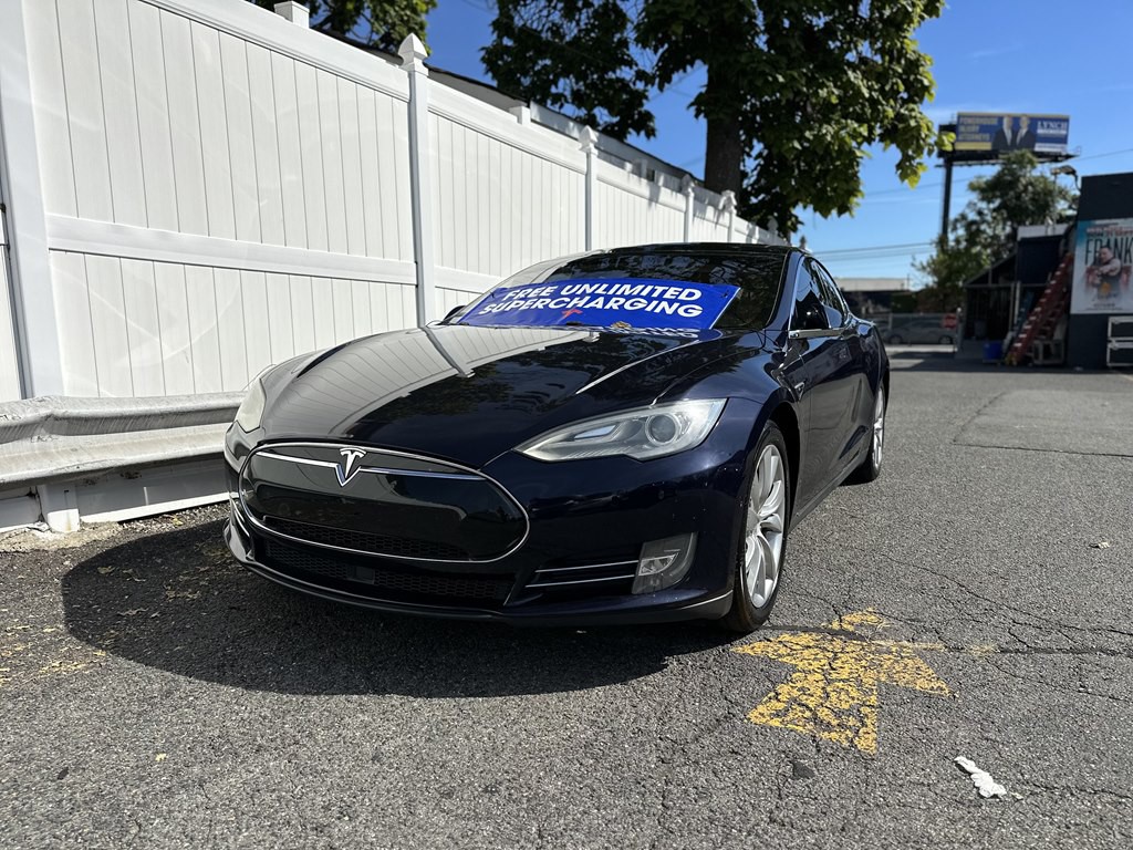 2015 Tesla Model S Image 1