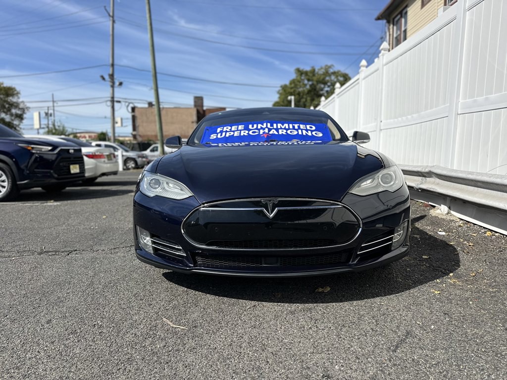 2015 Tesla Model S Image 2