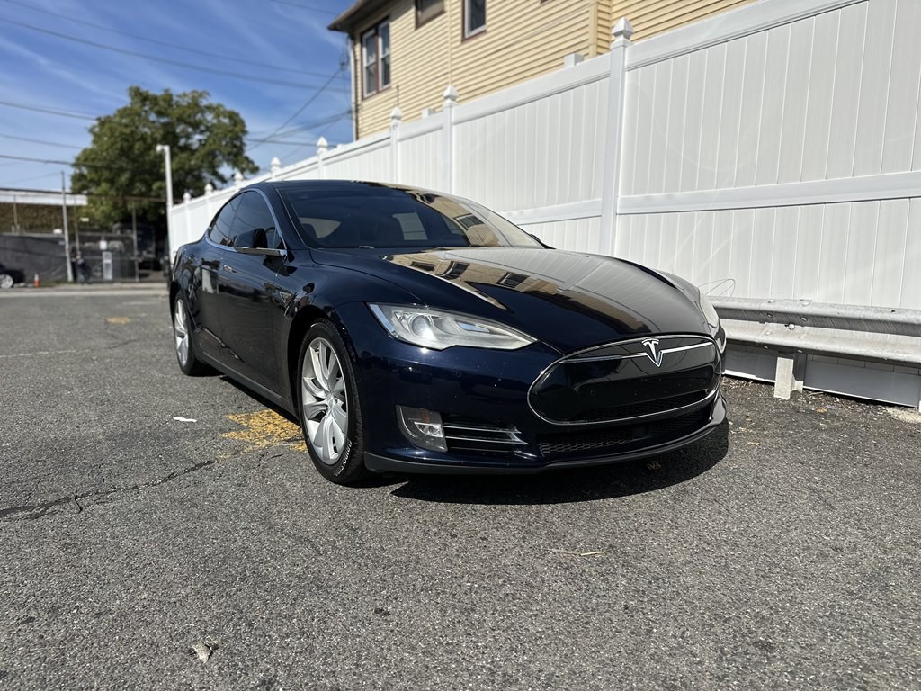 2015 Tesla Model S Image 3