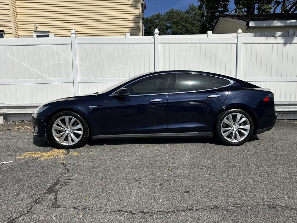 2015 Tesla Model S Image 4