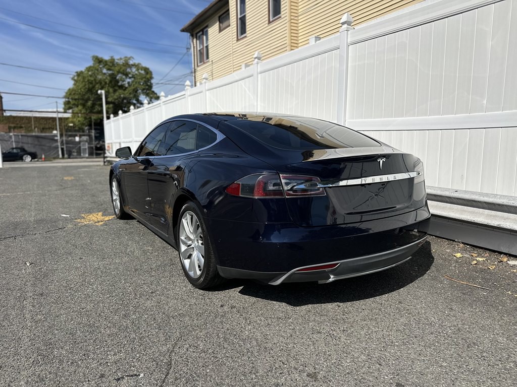 2015 Tesla Model S Image 5