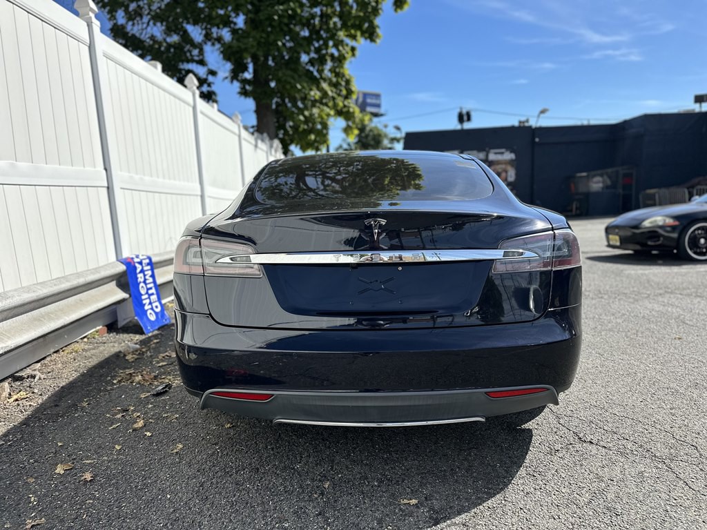 2015 Tesla Model S Image 6