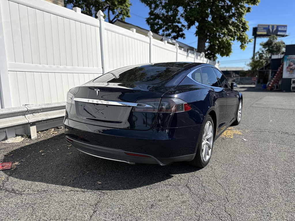 2015 Tesla Model S Image 7