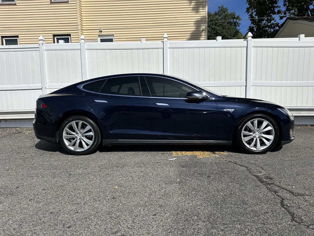 2015 Tesla Model S Image 8