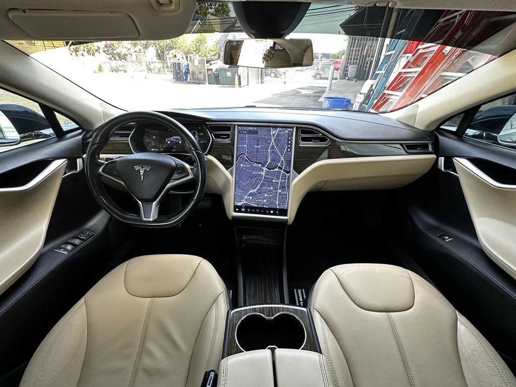 2015 Tesla Model S Image 9