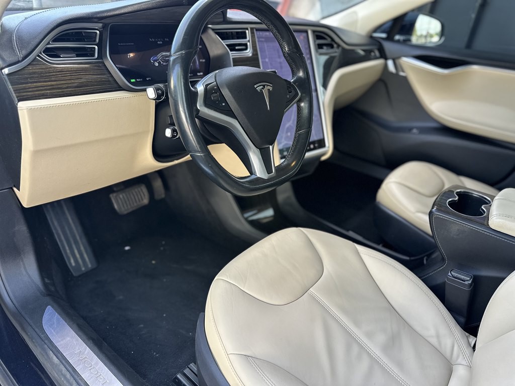 2015 Tesla Model S Image 10