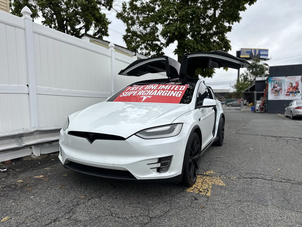 2016 Tesla Model X Image 1