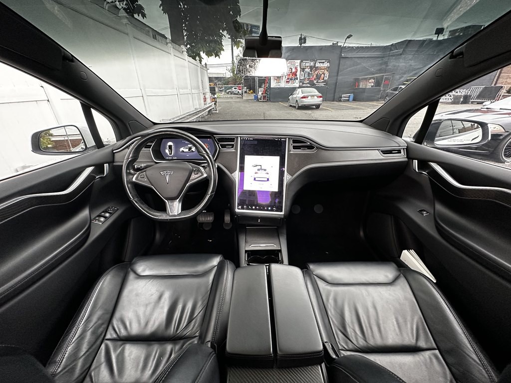 2016 Tesla Model X Image 8