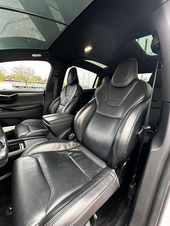 2016 Tesla Model X Image 13