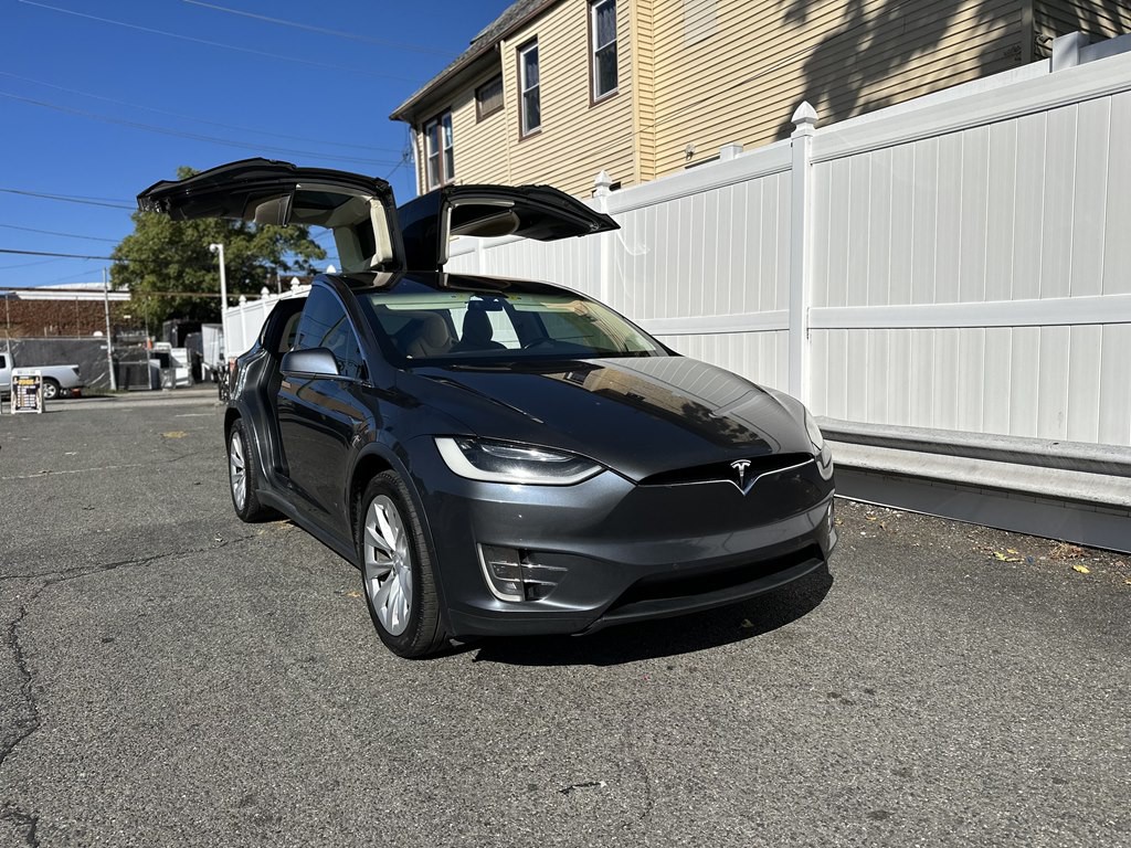 2017 Tesla Model X Image 3