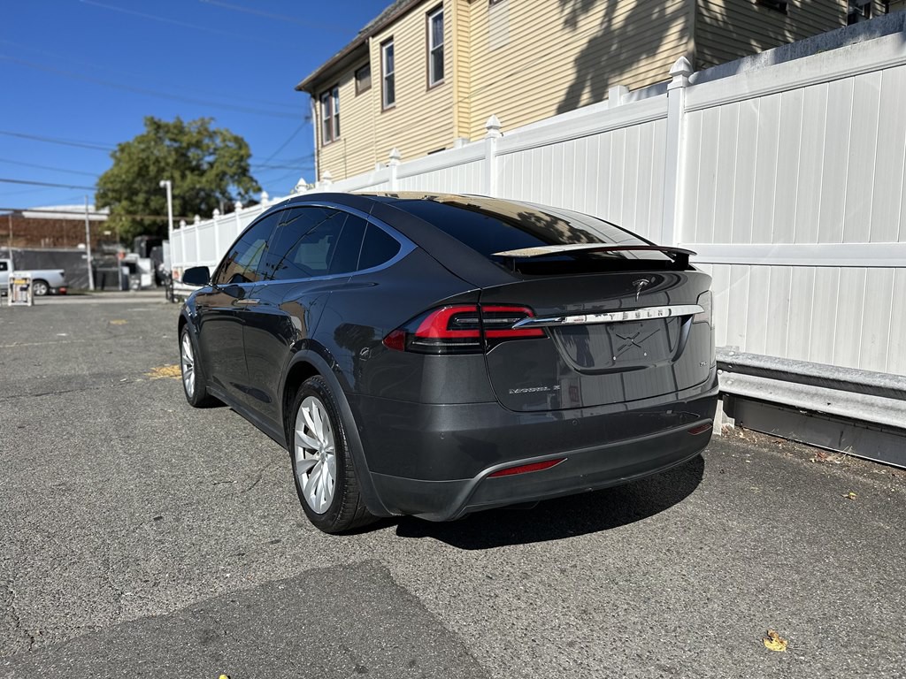 2017 Tesla Model X Image 5