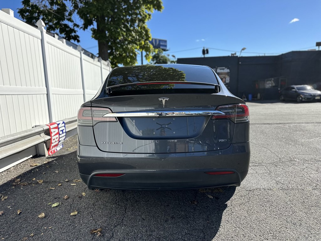 2017 Tesla Model X Image 6