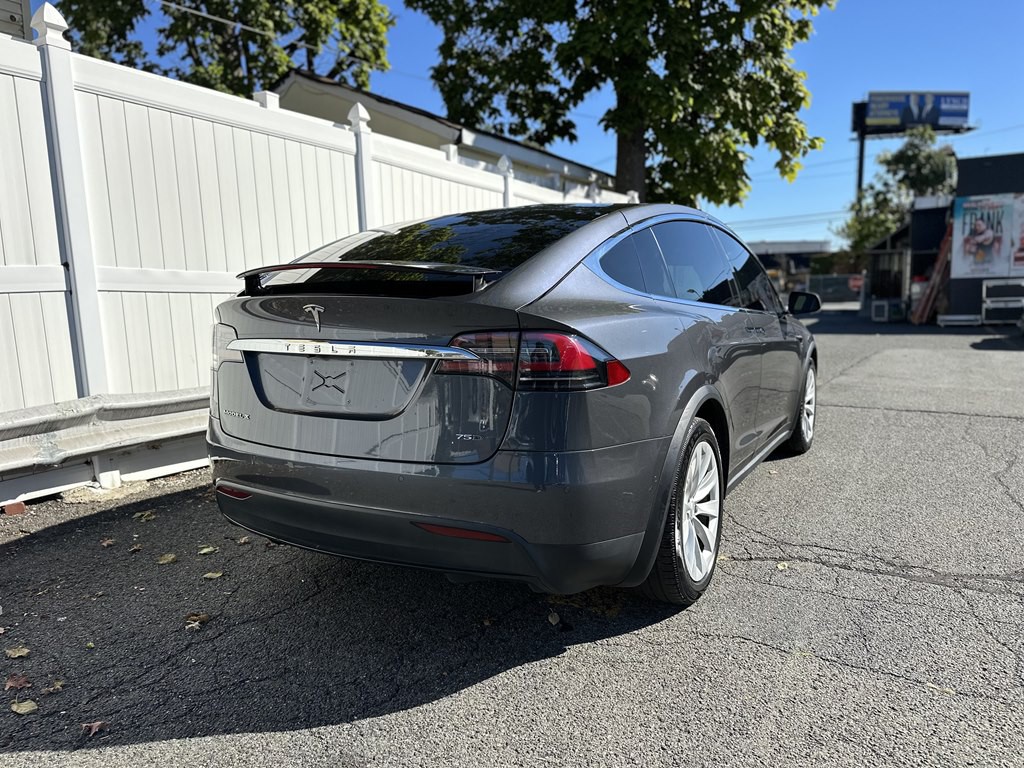 2017 Tesla Model X Image 7