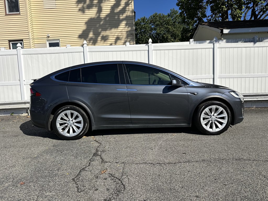 2017 Tesla Model X Image 8