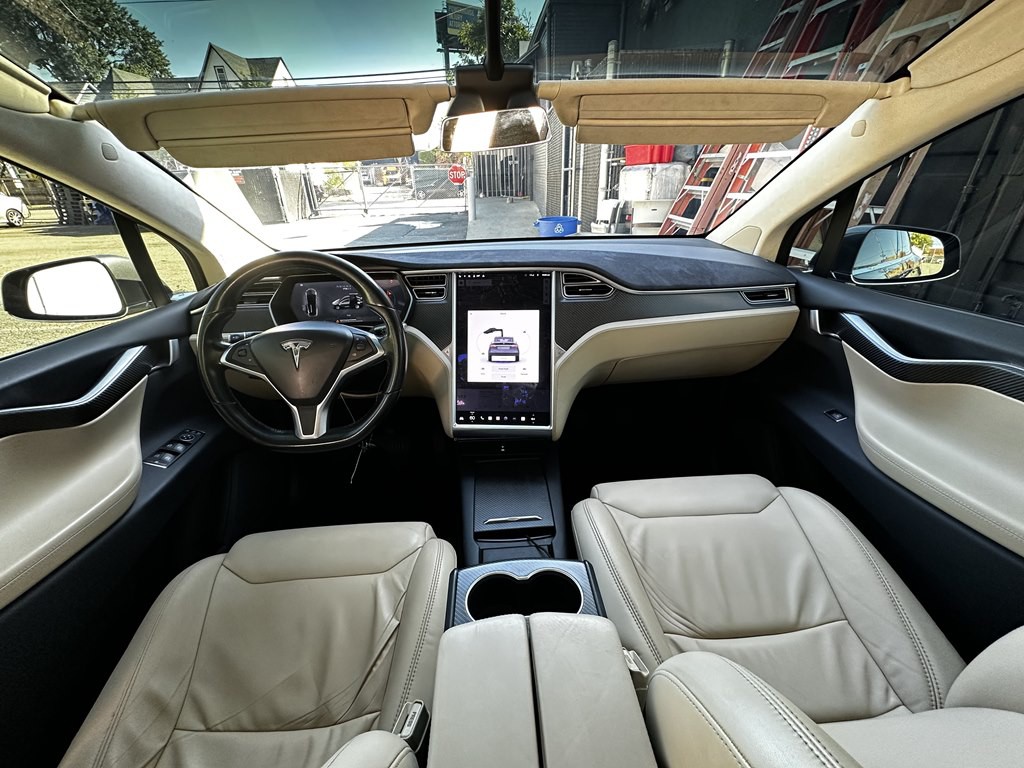 2017 Tesla Model X Image 9