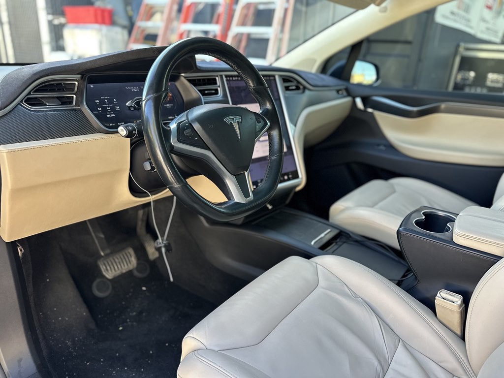 2017 Tesla Model X Image 10