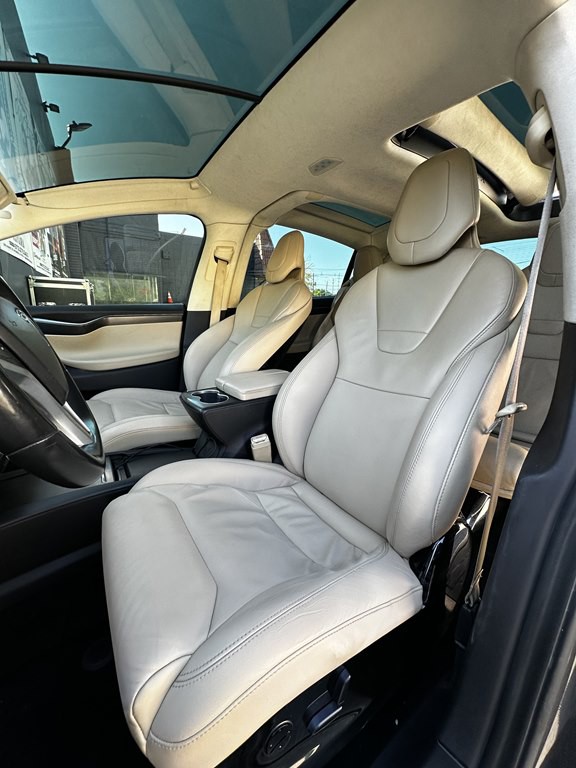 2017 Tesla Model X Image 14