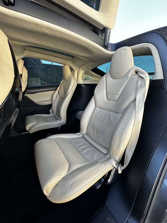 2017 Tesla Model X Image 15
