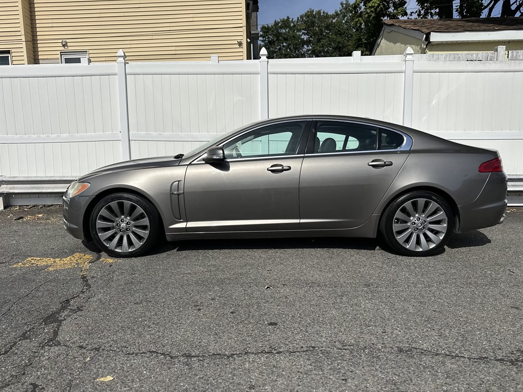 2009 Jaguar XF Image 4