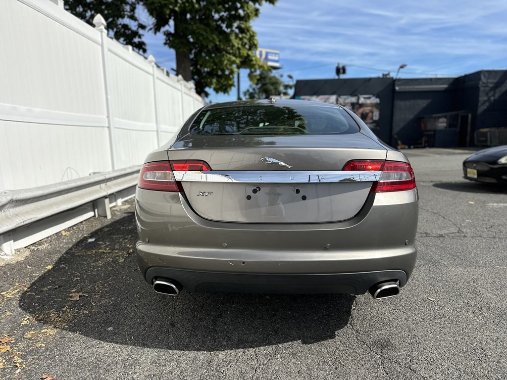 2009 Jaguar XF Image 6