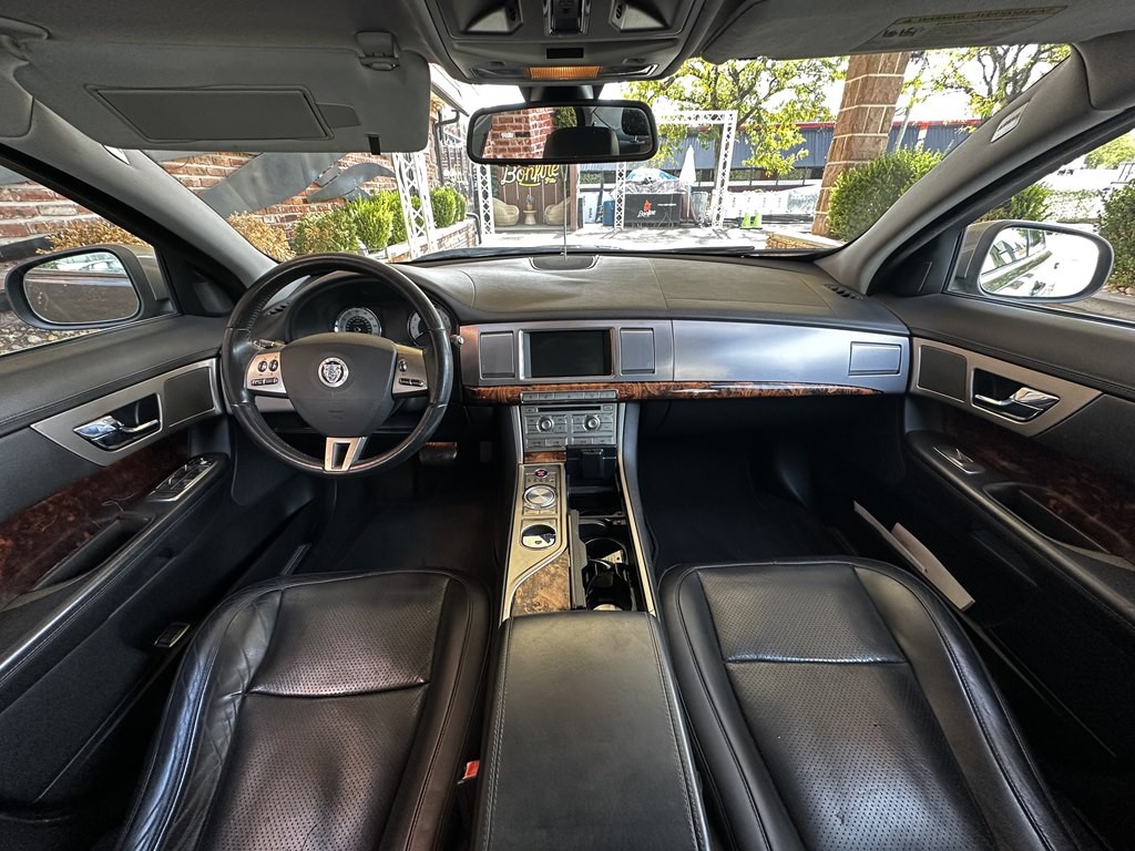 2009 Jaguar XF Image 9