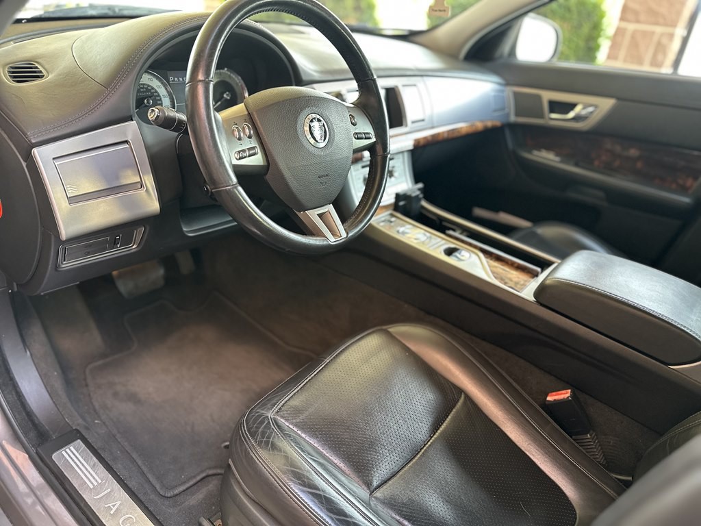 2009 Jaguar XF Image 10