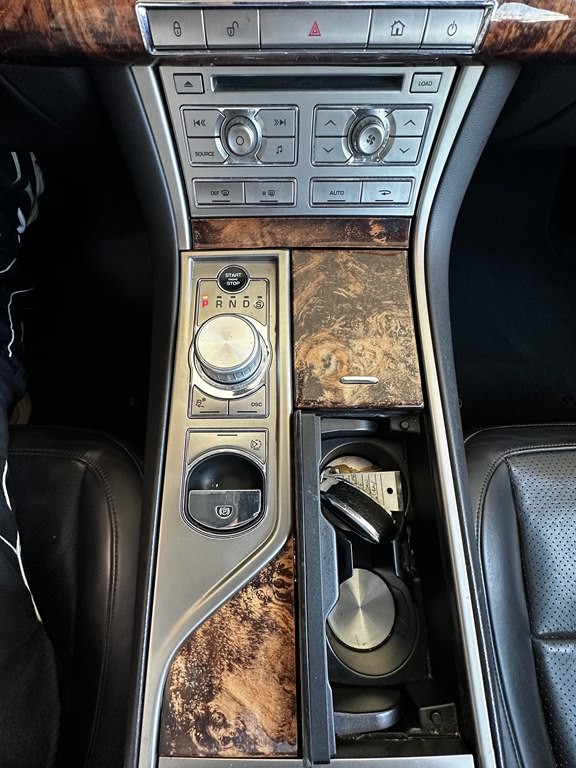 2009 Jaguar XF Image 11
