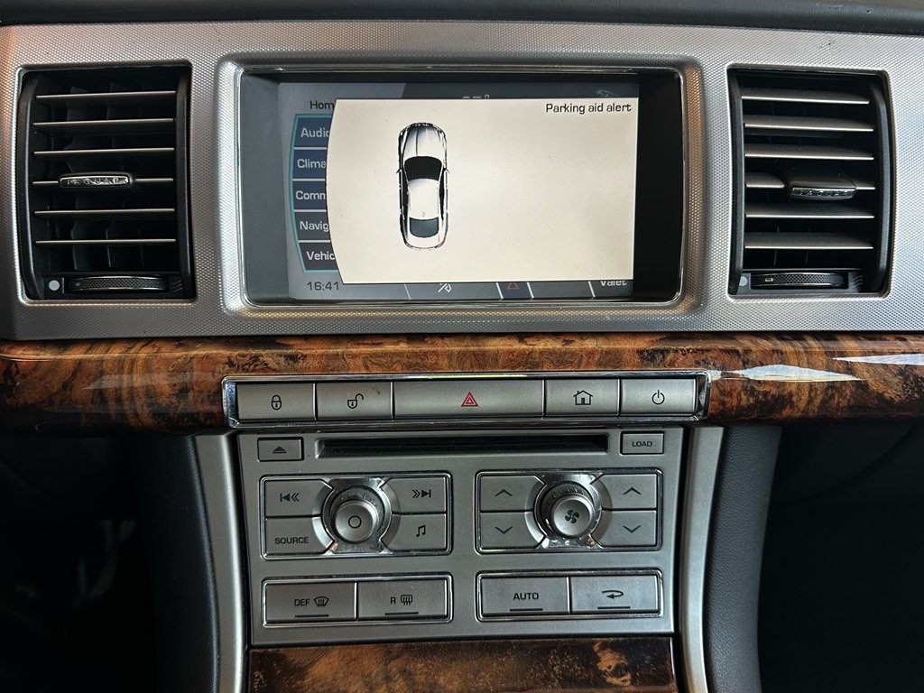 2009 Jaguar XF Image 13