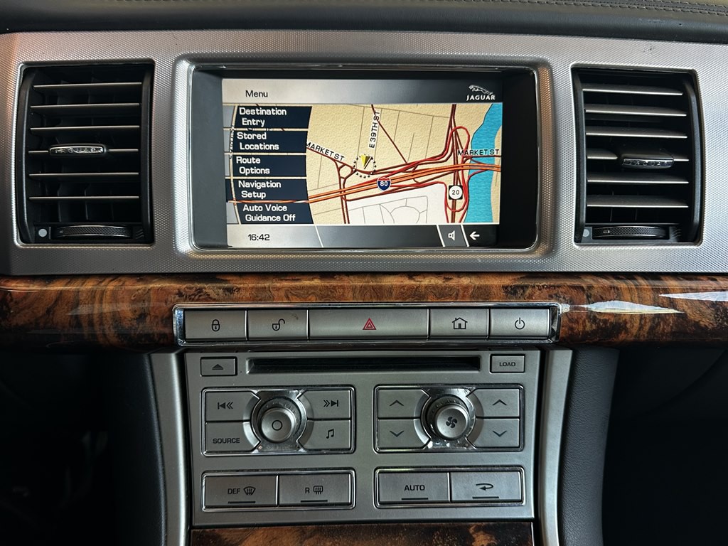 2009 Jaguar XF Image 14